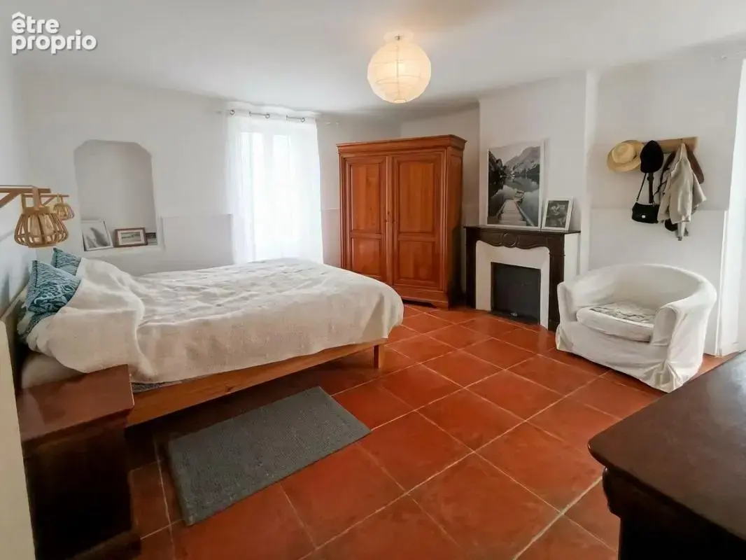 Maison T5 de 185m² avec terrasse, dépendance et charme de l'ancien - photo 6