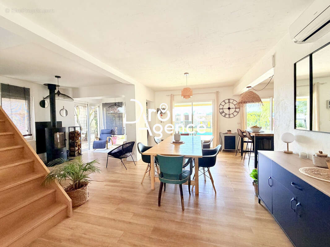 salle à manger - Maison à MONTELEGER