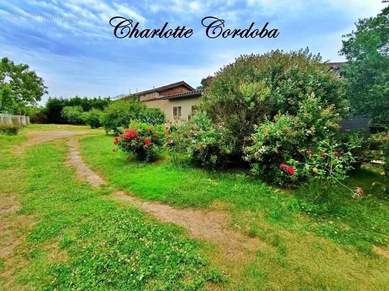 Maison à FEUGAROLLES