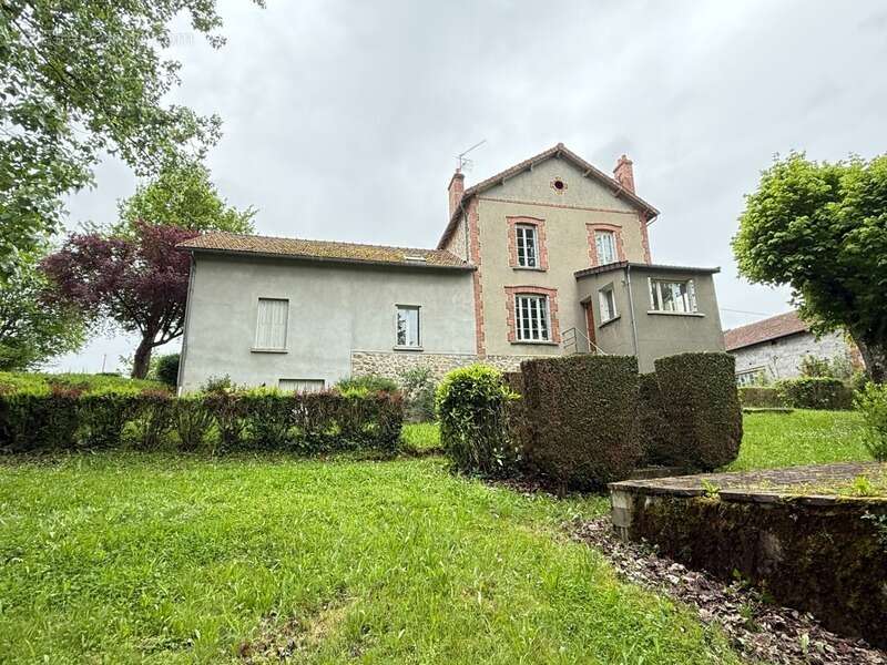 Maison à LA CELLE-DUNOISE