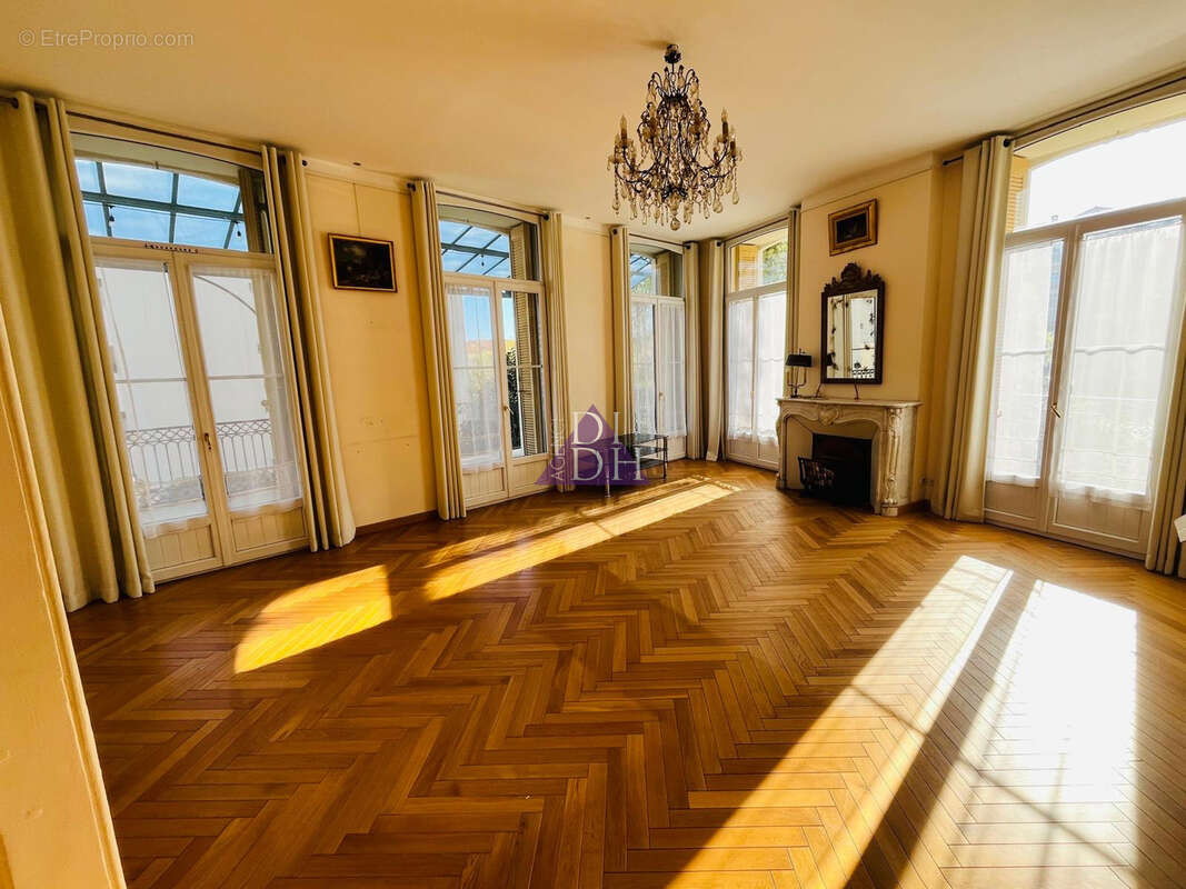 Appartement à HYERES