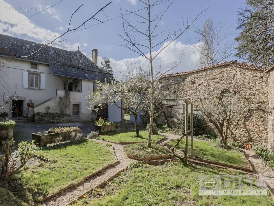 Maison à SAINT-ANDRE-DE-NAJAC