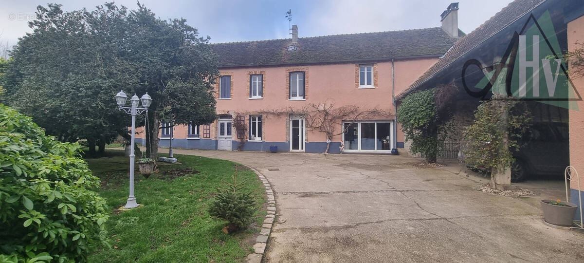 Maison à LES ORMES-SUR-VOULZIE
