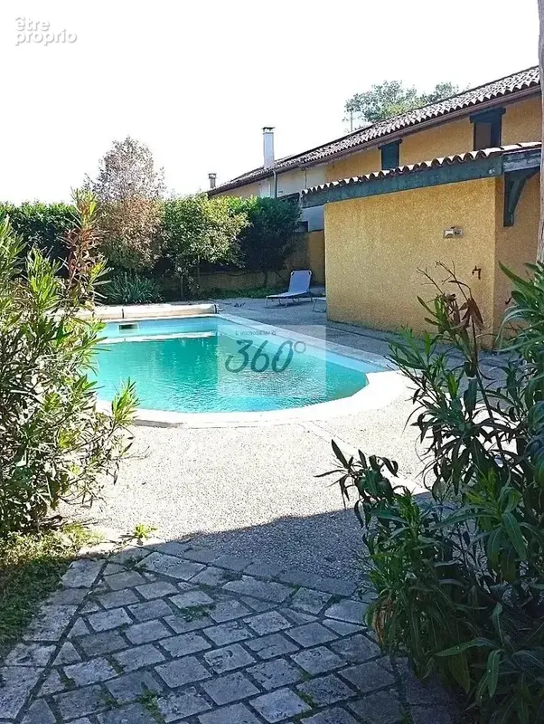 Corps de ferme rénové avec piscine  et vaste terrain NC à Montracol - photo 3