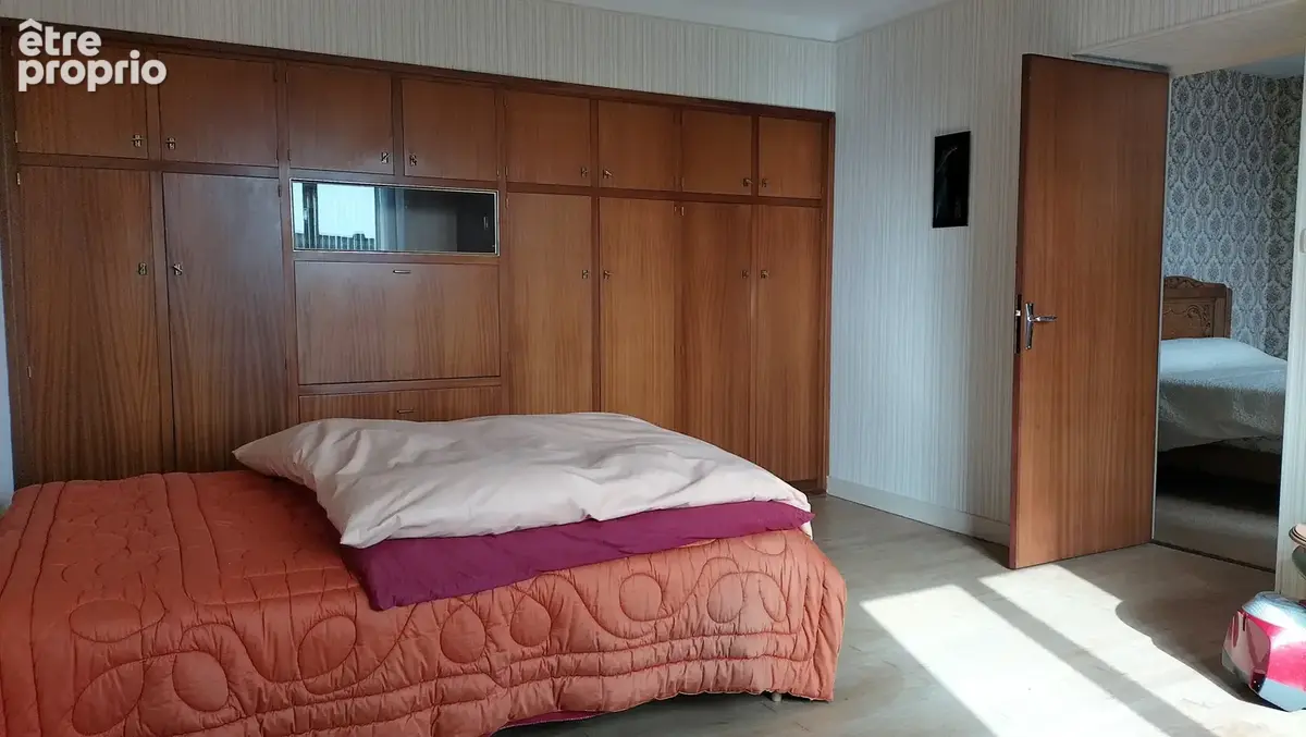 Maison familiale avec dépendances et terrain - photo 11
