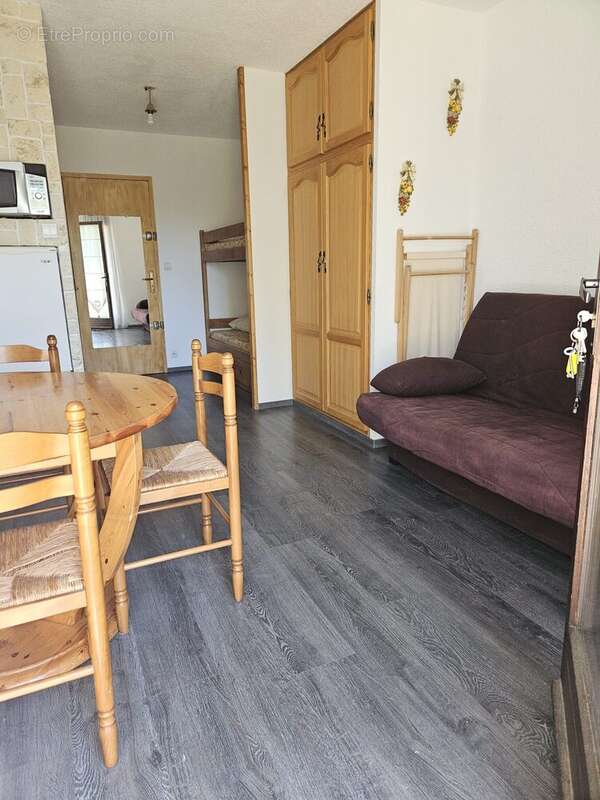 Vue sur la porte d'entrée côté couloir - Appartement à MONTCLAR