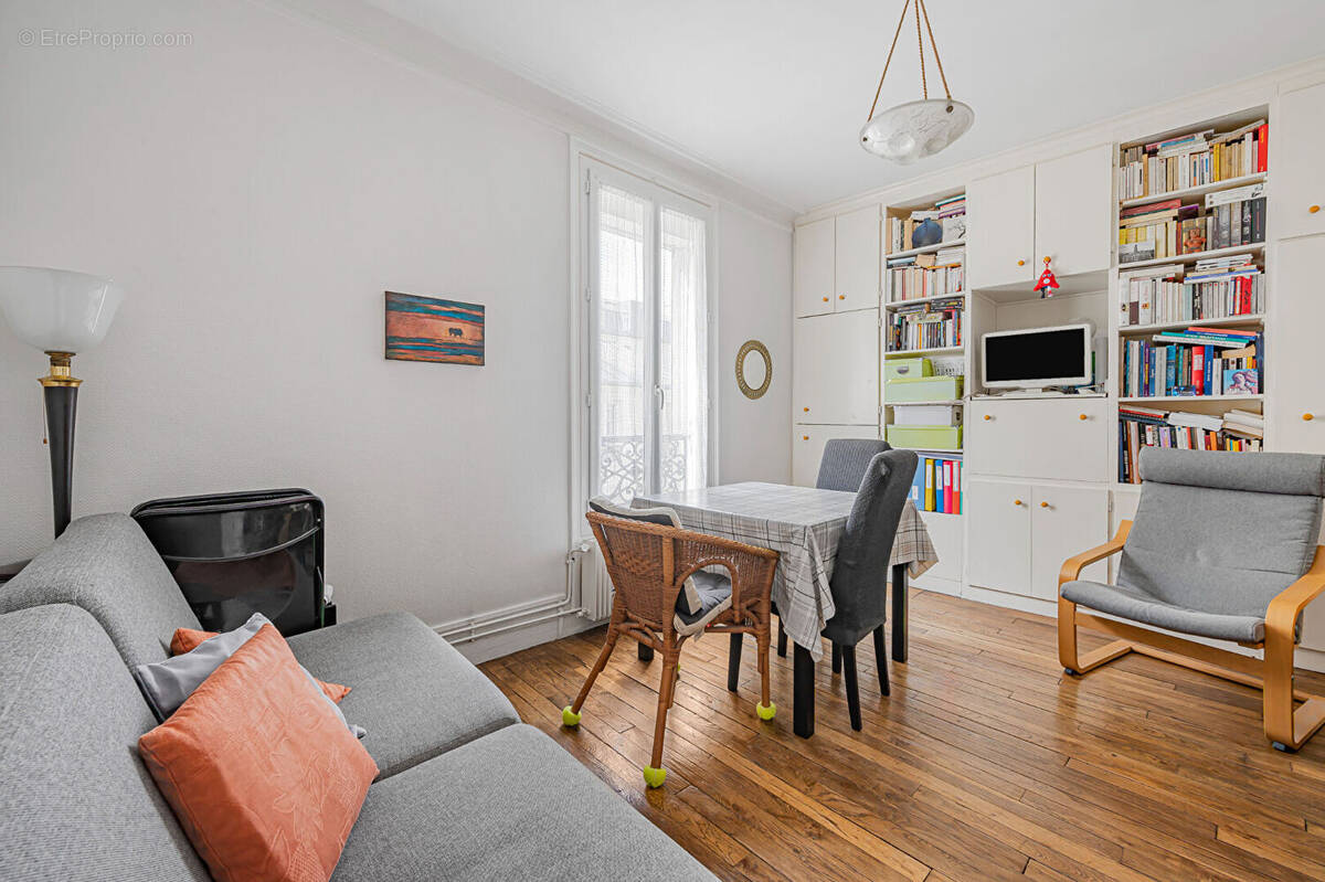 Appartement à PARIS-14E