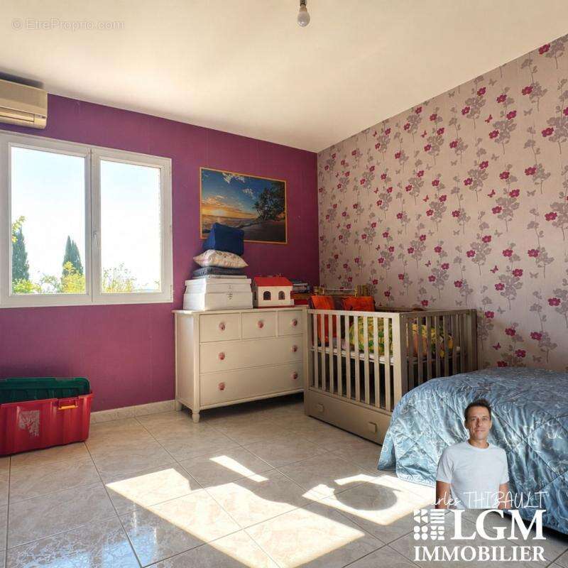 Maison familiale avec grand terrain, piscine et potentiel - photo 7