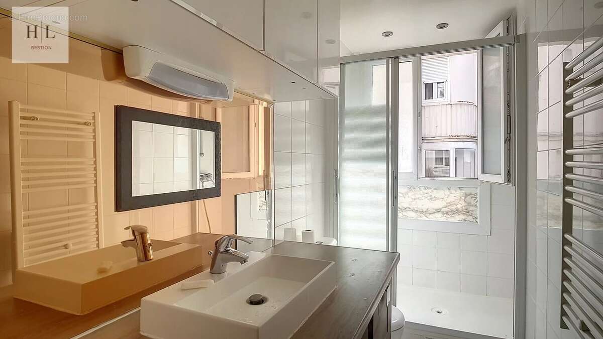 Appartement à PARIS-15E