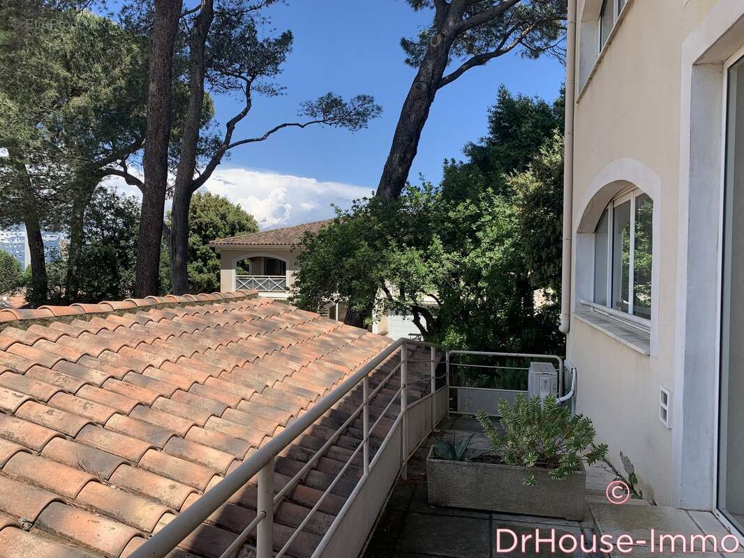 Appartement à BAGNOLS-SUR-CEZE