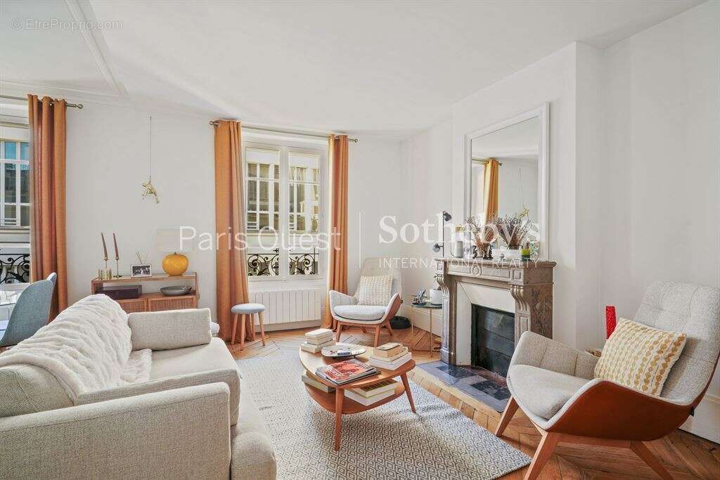 Appartement à PARIS-8E