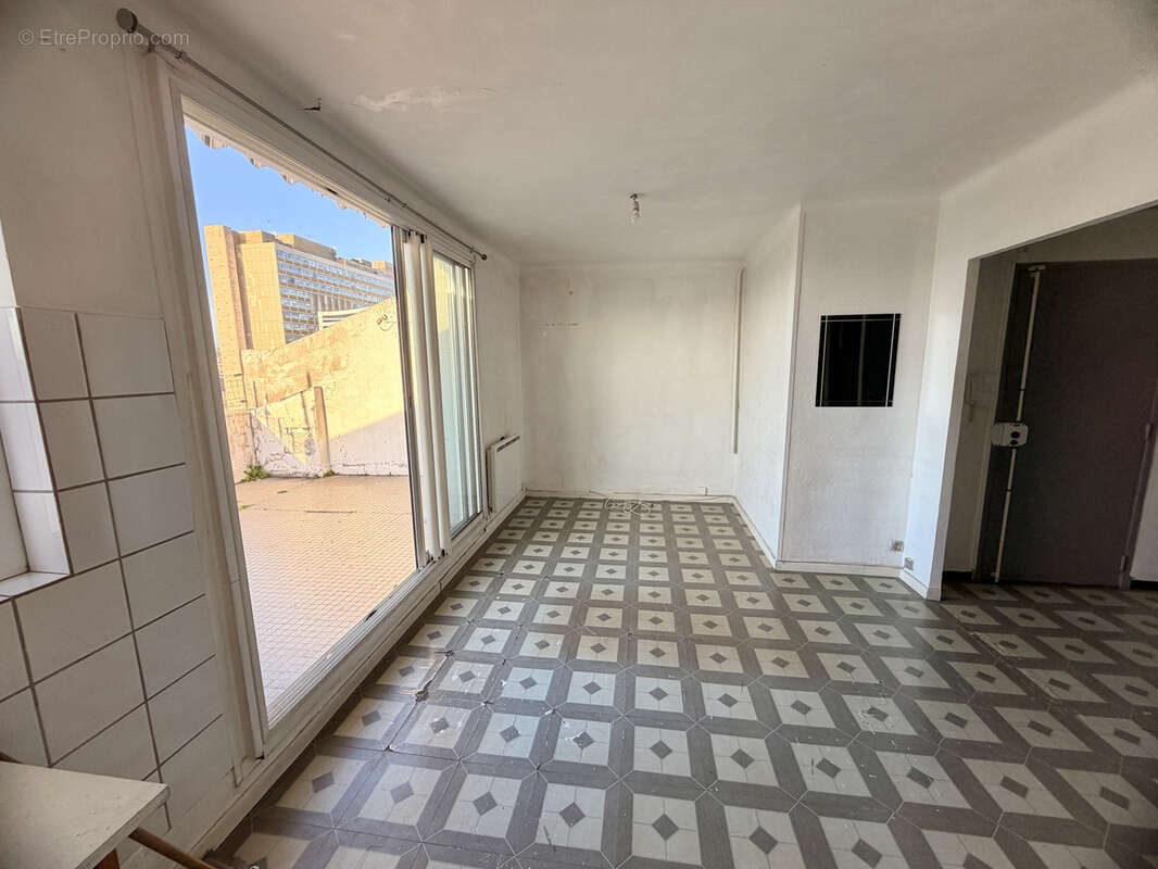 Appartement à MARSEILLE-5E