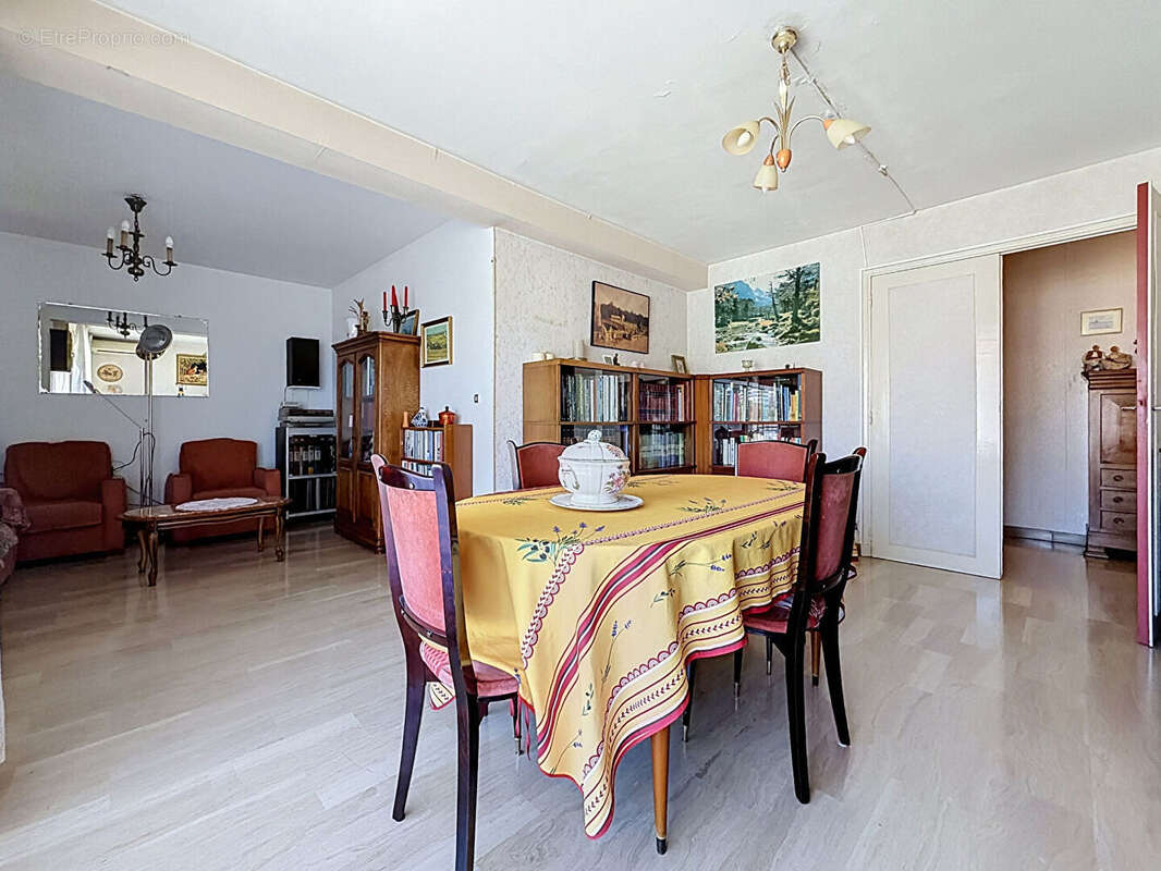 Appartement à MARSEILLE-4E