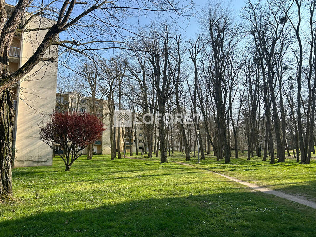 Appartement à VERNEUIL-SUR-SEINE