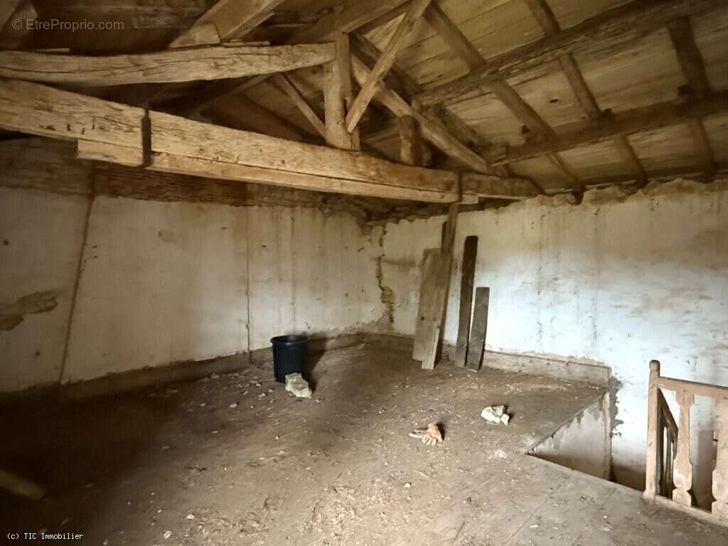 Aile de Vieux Logis du XVI? Siècle à Rénover, Proche de Ruffec - photo 25