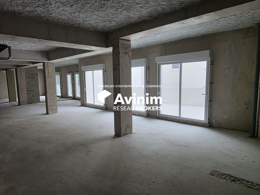 Commerce 96 m² à Clermont-L'herault  - photo 2