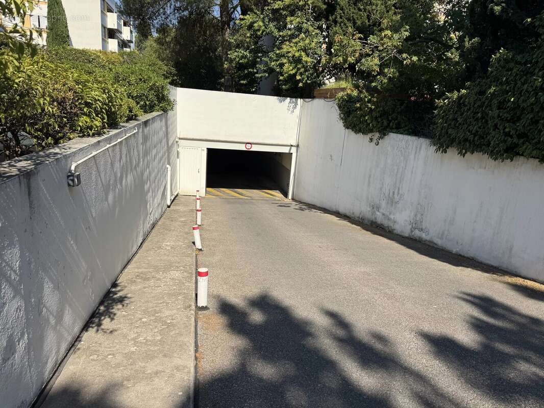 Parking à MARSEILLE-12E
