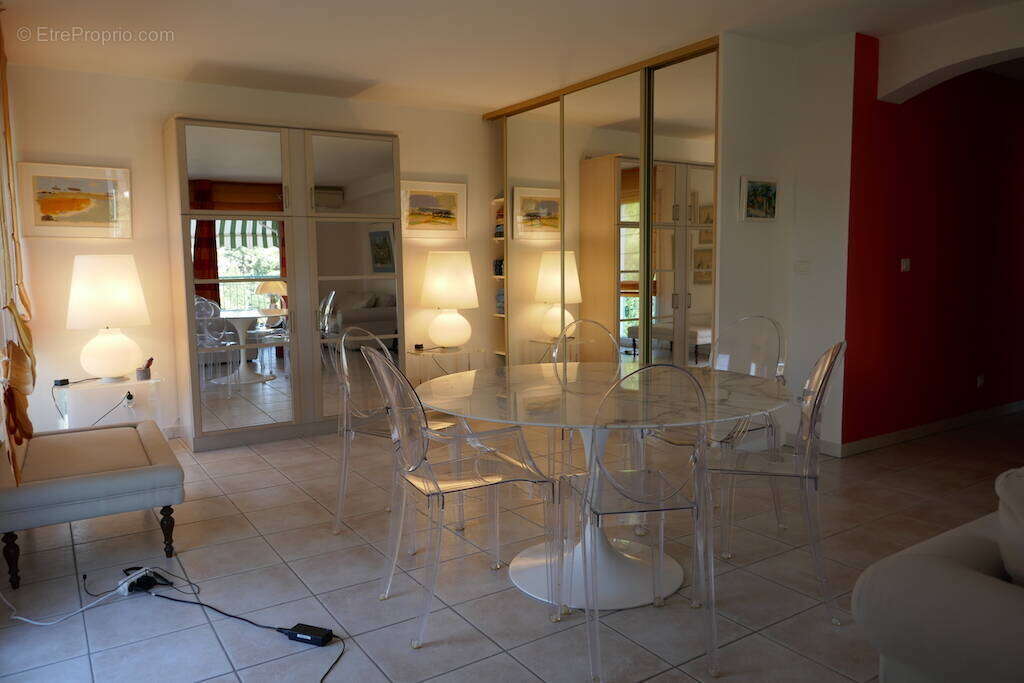  Vente en Nue-Propriété – Usufruit Viager Réservé sur F80ans - Appartement F2/3 de standing à Sanary-sur-Mer (83110) - photo 14