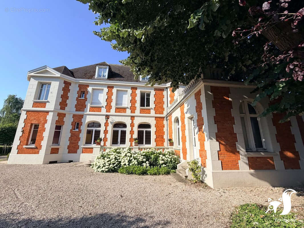 Maison 339 m² à Oisy-Le-Verger  - photo 2