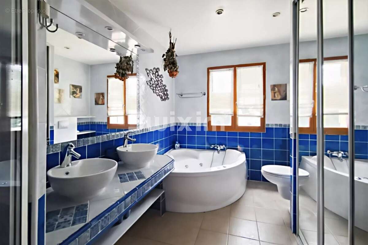 Maison à MORNAS