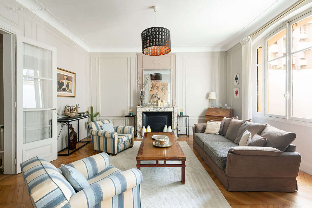 Appartement à PARIS-7E