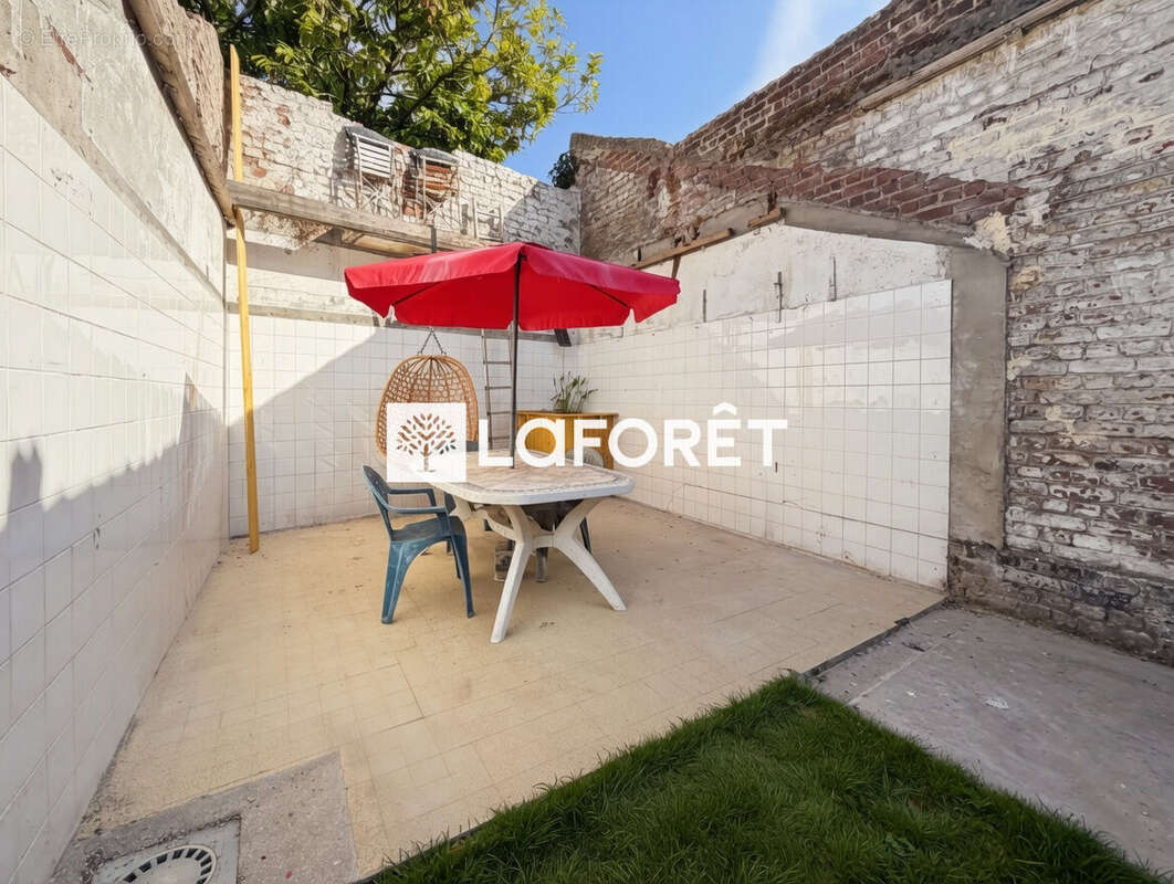 IMMEUBLE : Appartement 70m² + Local commercial - GUÎNES - photo 7