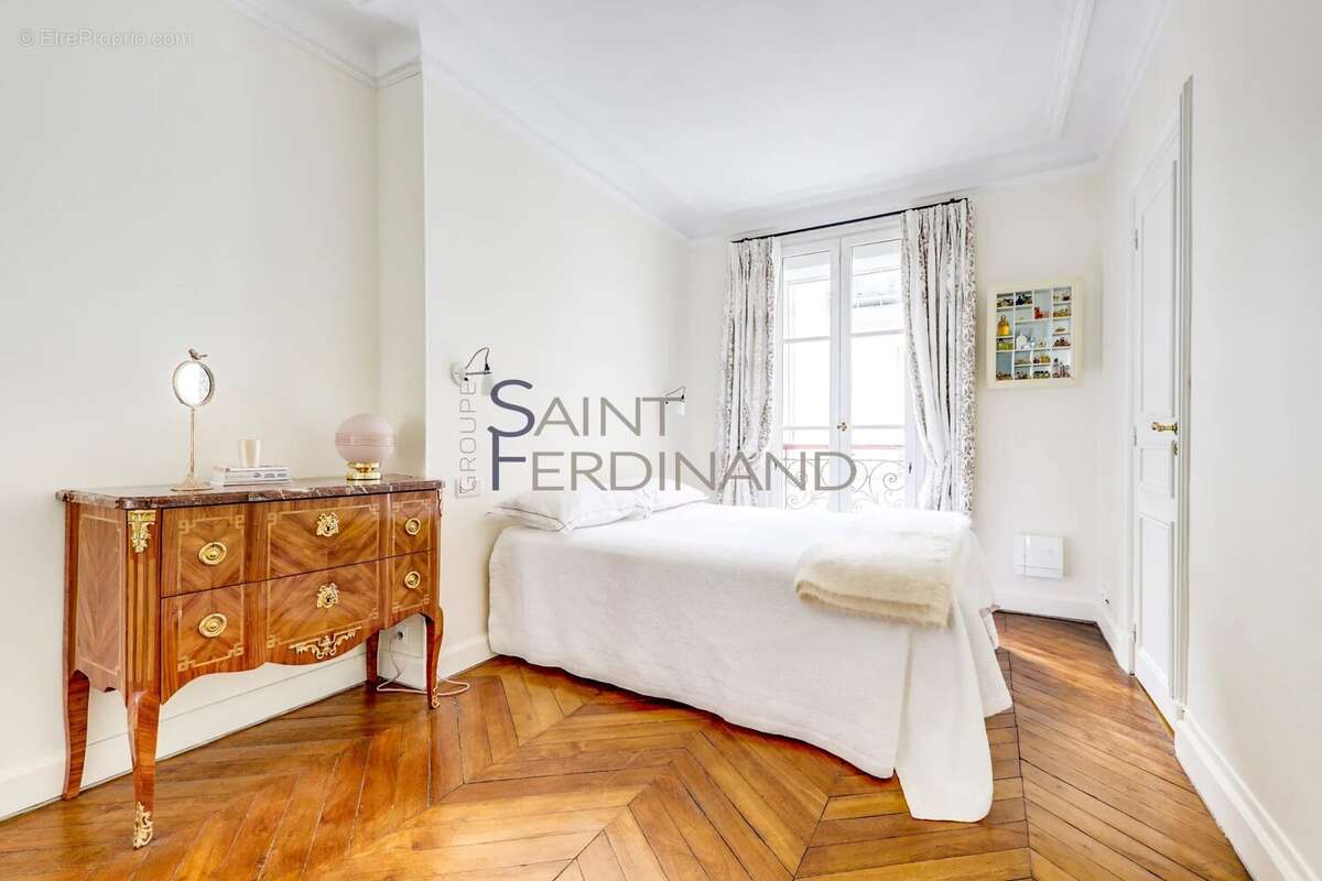 Appartement à PARIS-7E