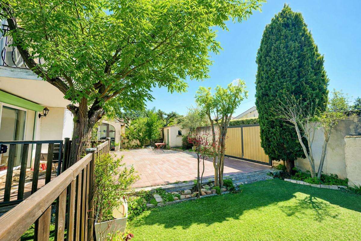 Maison 163 m² à Villeneuve-Les-Avignon  - photo 2