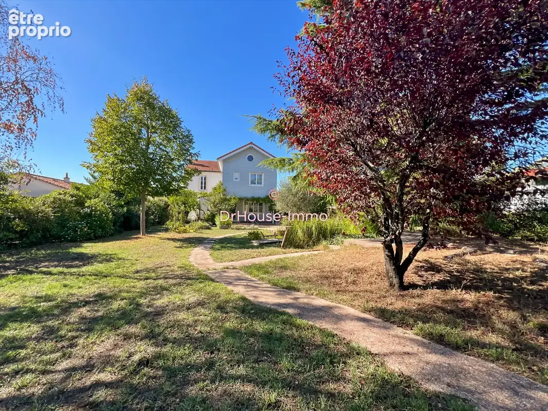Maison 7 pièces 206 m² à vendre à Gond-Pontouvre (16160) - photo 2