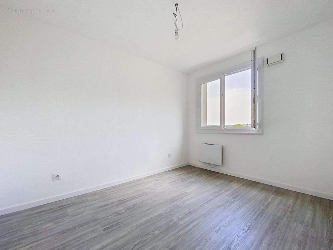 Appartement - 3 Chambres - 1 Place de parking privative - Proche toutes commodités - photo 13