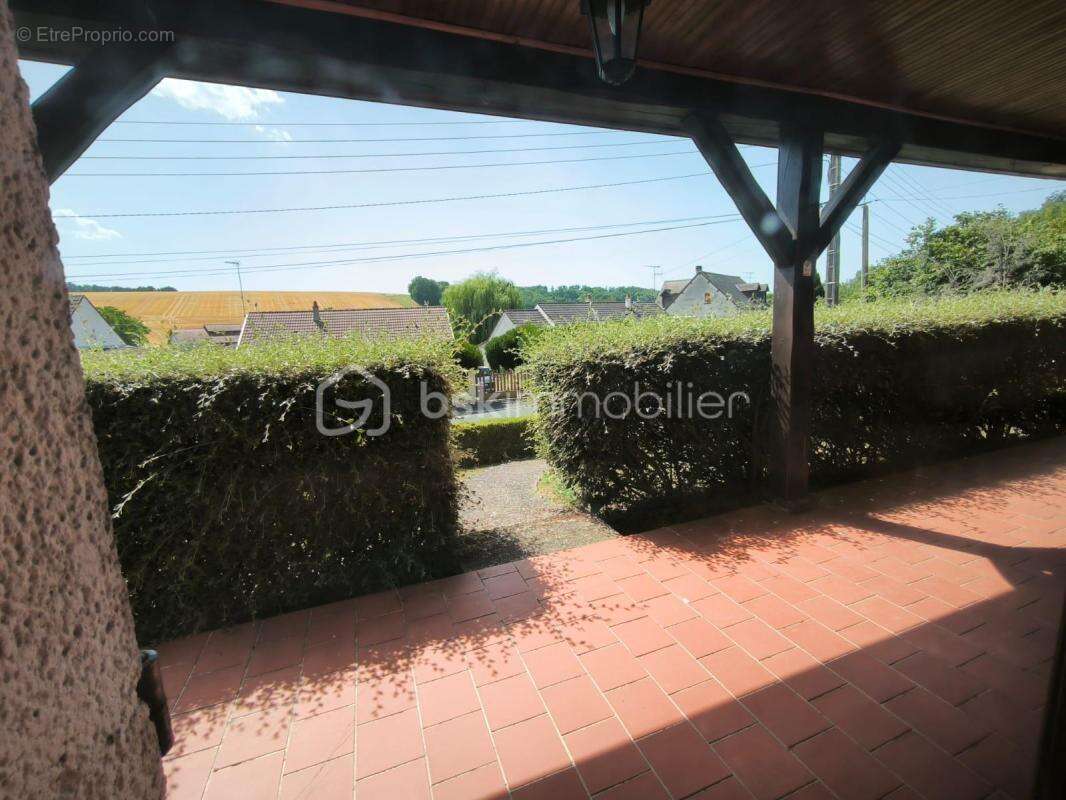 NOUVEAU PRIX – Maison familiale, volumes et terrain arboré au rendez-vous - photo 10