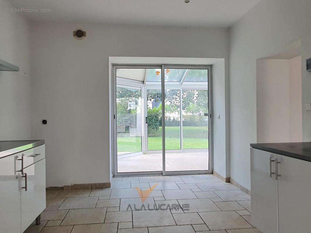 Maison 256 m² à Joue-Les-Tours  - photo 9