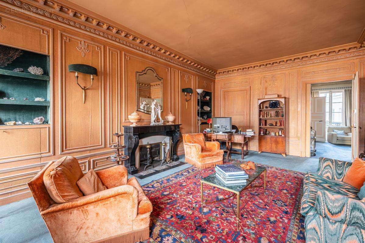 Appartement à PARIS-8E