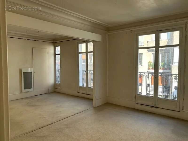 Appartement à PARIS-16E