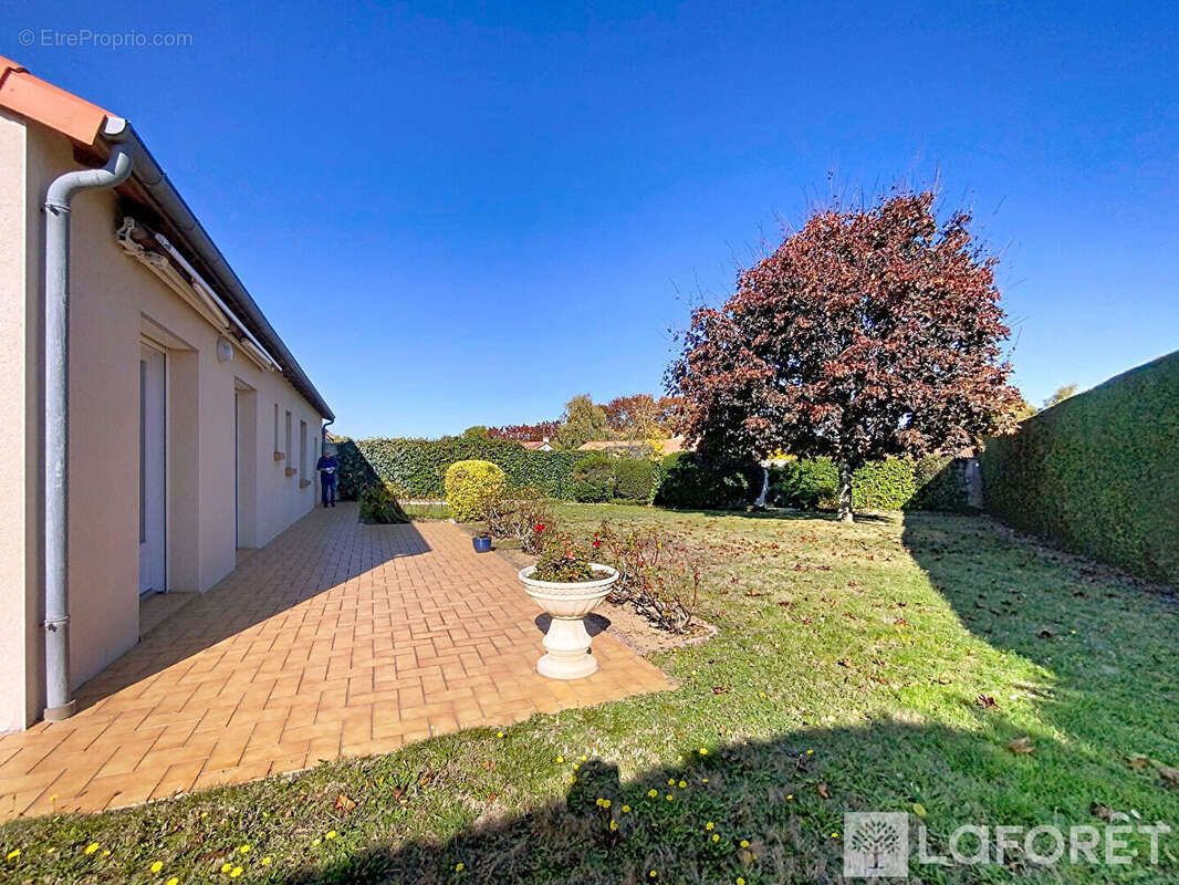 Maison à SAINT-CHRISTOPHE-DU-BOIS