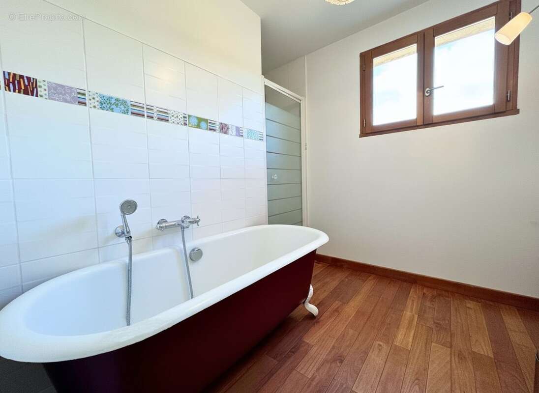 Villa avec piscine Pézenas séjour 4 chambres salle de bain Salle de bain - Maison à PEZENAS