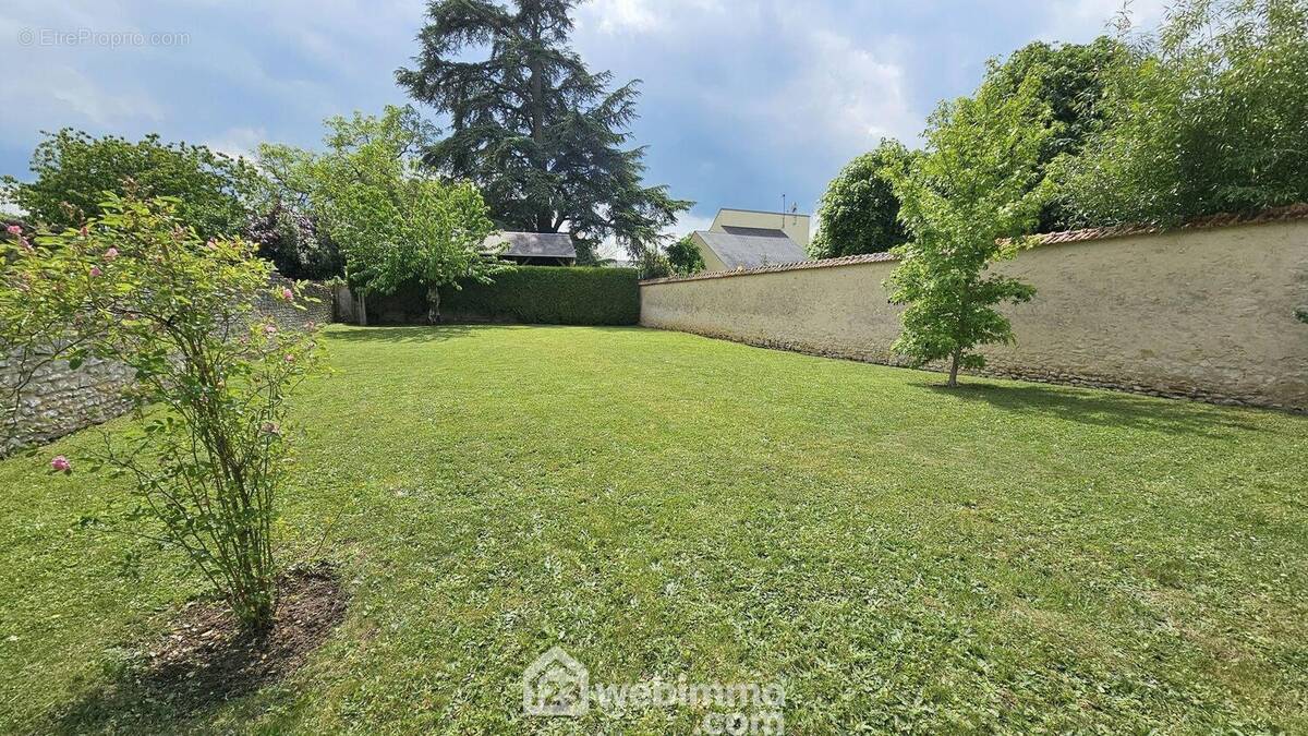 Un magnifique jardin entretenu et plat. - Maison à MILLY-LA-FORET