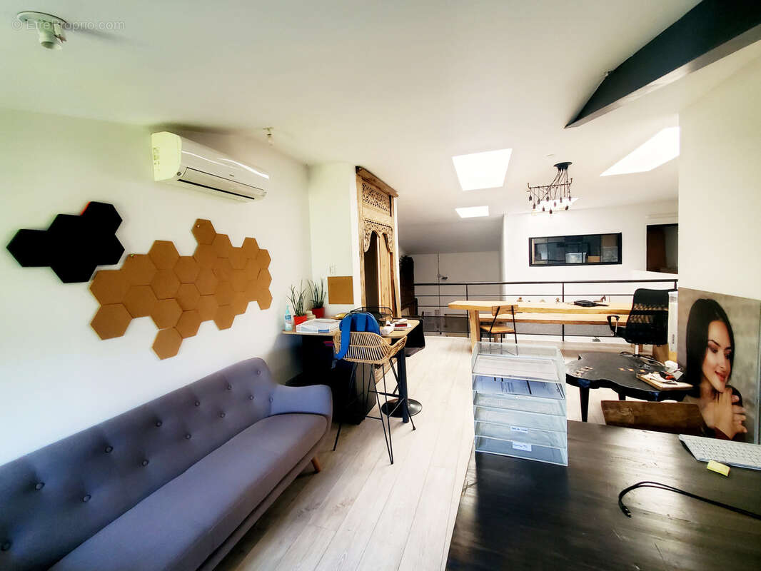 Commerce à EGUILLES