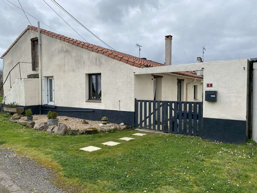 Maison à MILLAC
