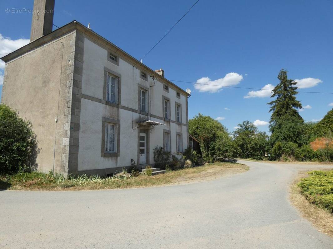 Maison à LUSSAT