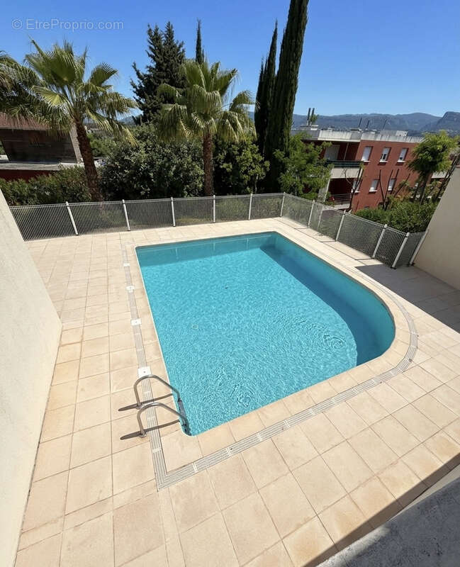 NICE OUEST   CORNICHE FLEURIE  Beau 3 pièces avec grande terrasse, piscine et parking - photo 5