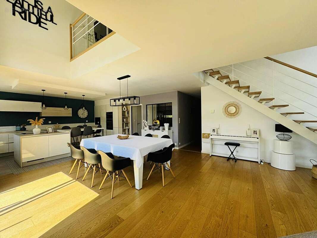 Maison Vitre 7 pièce(s) 200 m2 - photo 4