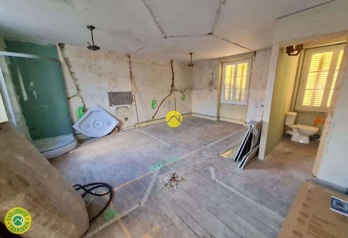 Maison à LUCAY-LE-MALE