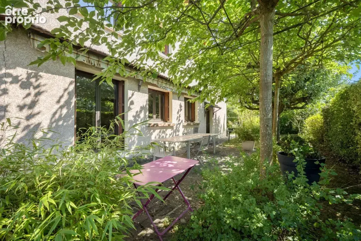 Maison T5 avec jardin paysagé et piscine - GENAS - photo 19