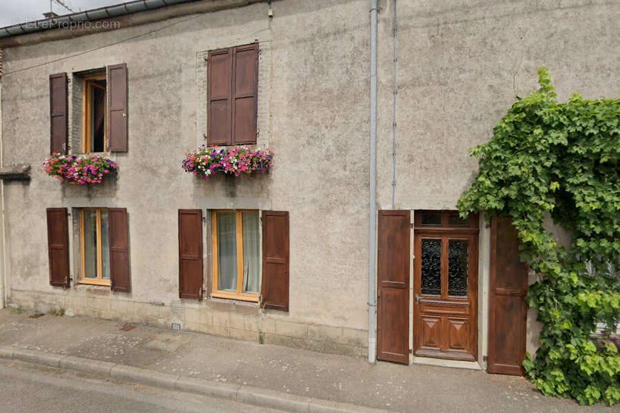 Maison à CONFLANS-SUR-LANTERNE