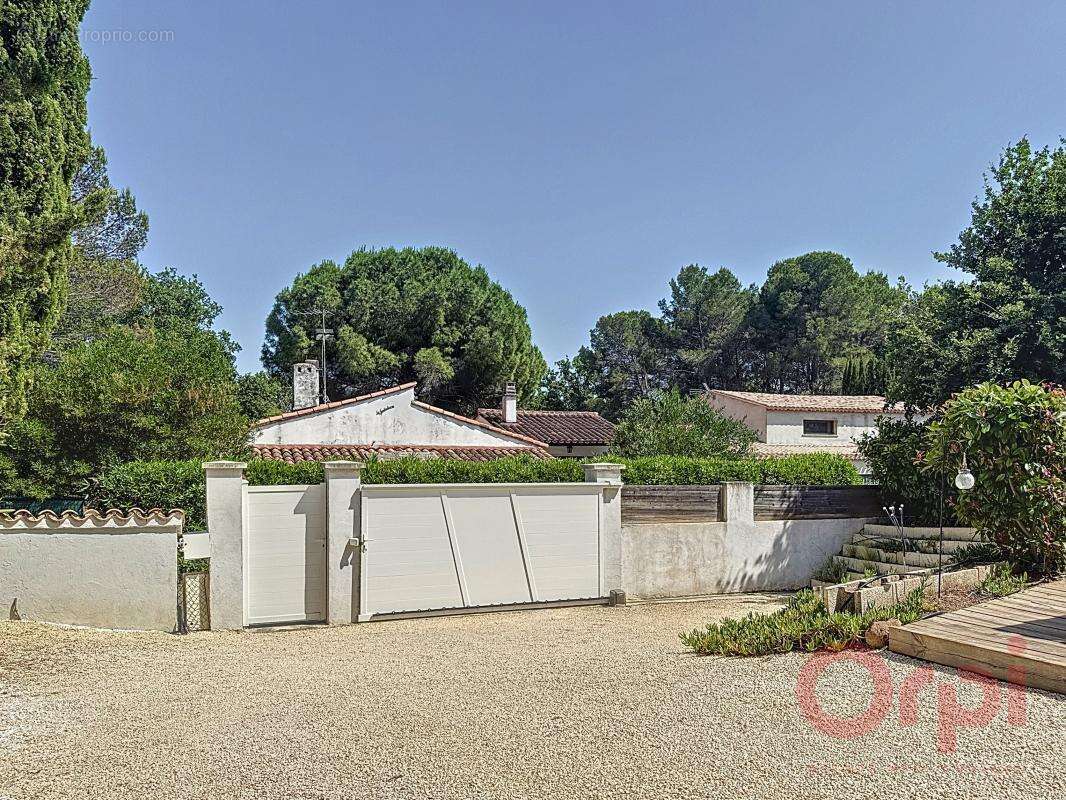 Maison à ROQUEBRUNE-SUR-ARGENS