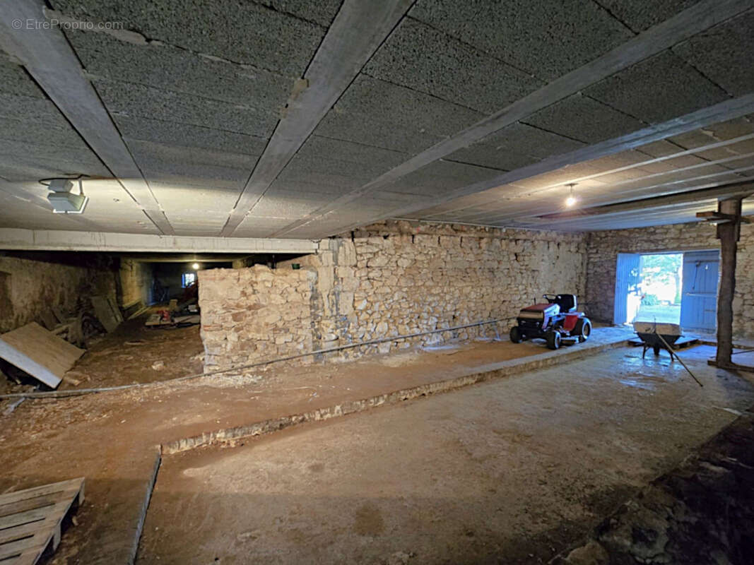 Rare - Délicieuse propriété 1,9 hectare maison rénovée et nombreuses dépendances - photo 32