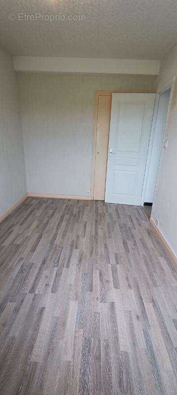 Appartement à VARENNES-VAUZELLES