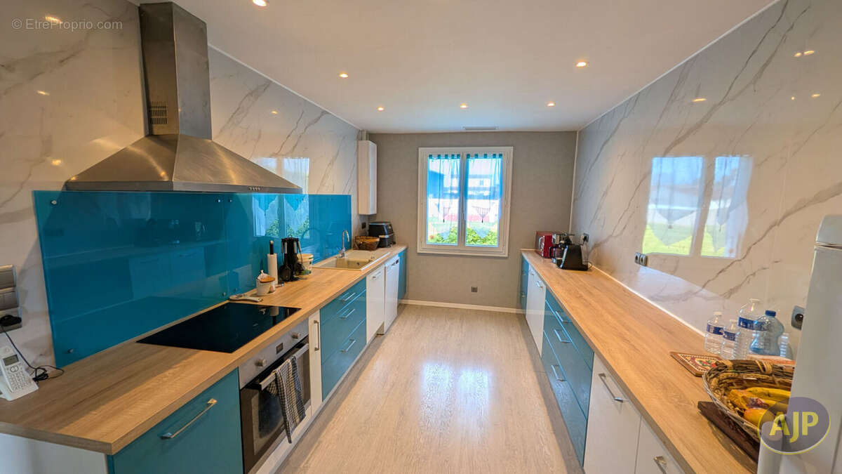 Maison à CHAMPAGNE-LES-MARAIS