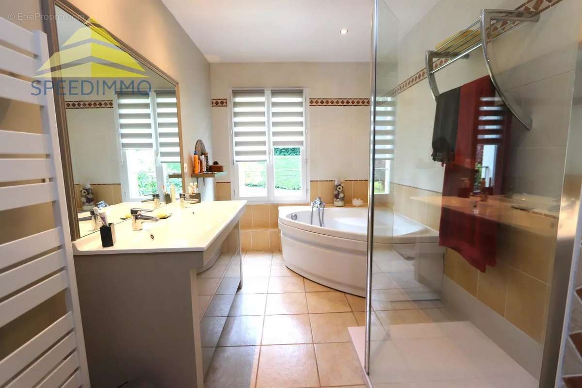 Maison à VILLECRESNES